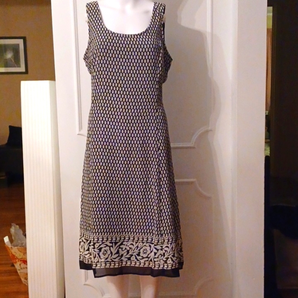 Kari Designer- Blk/White fully lined Sz 8 sheer sleeveless Zipper back dress